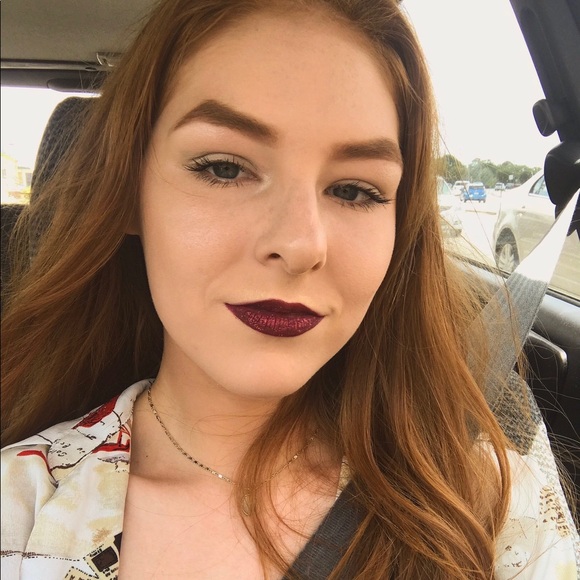 Meet your Posher, Emily - Picture 3 of 4